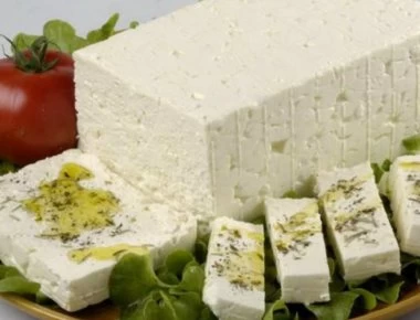 Σας αρέσει η φέτα - Δείτε τα οφέλη της και τι κινδύνους κρύβει – Όλα τα διατροφικά στοιχεία